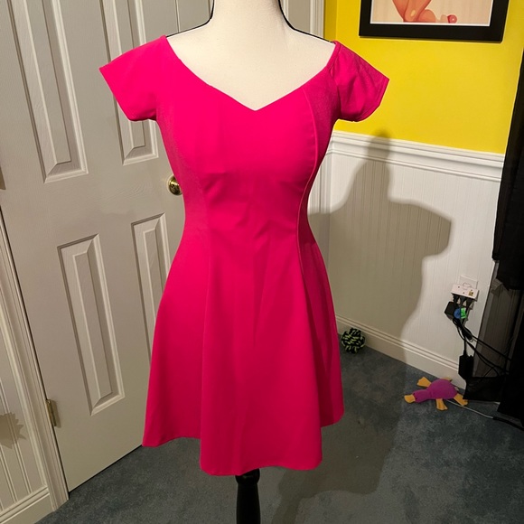 Medium Hot Pink Dress Fit and Flare Short Sleeve Cap Sweetheart Neckline v Neck - Picture 2 of 3
